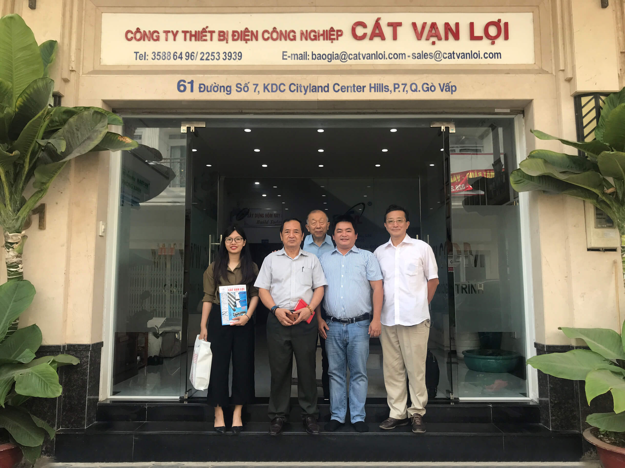 phái đoàn chuyên gia IMT và MPA thăm nhà máy sản xuất ống thép luồn dây điện CÁT VẠN LỢI